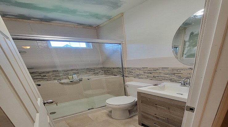 Bathroom Remodel Cost Guide: Average Costs, Pricing Factors & Money-Saving Tips
